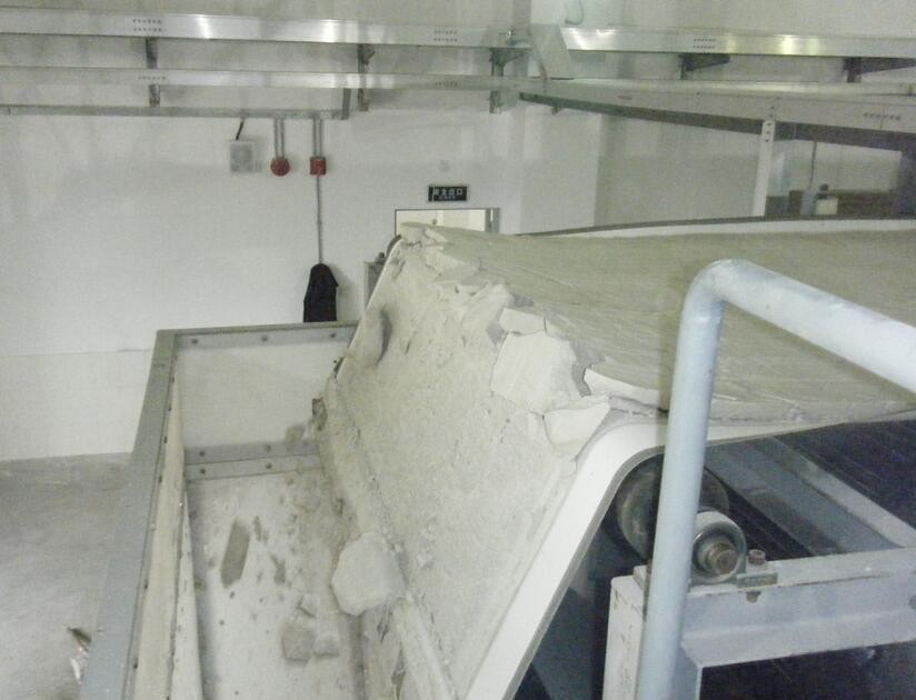 怎樣降低真空帶式過(guò)濾機(jī)濾餅的水分含量？