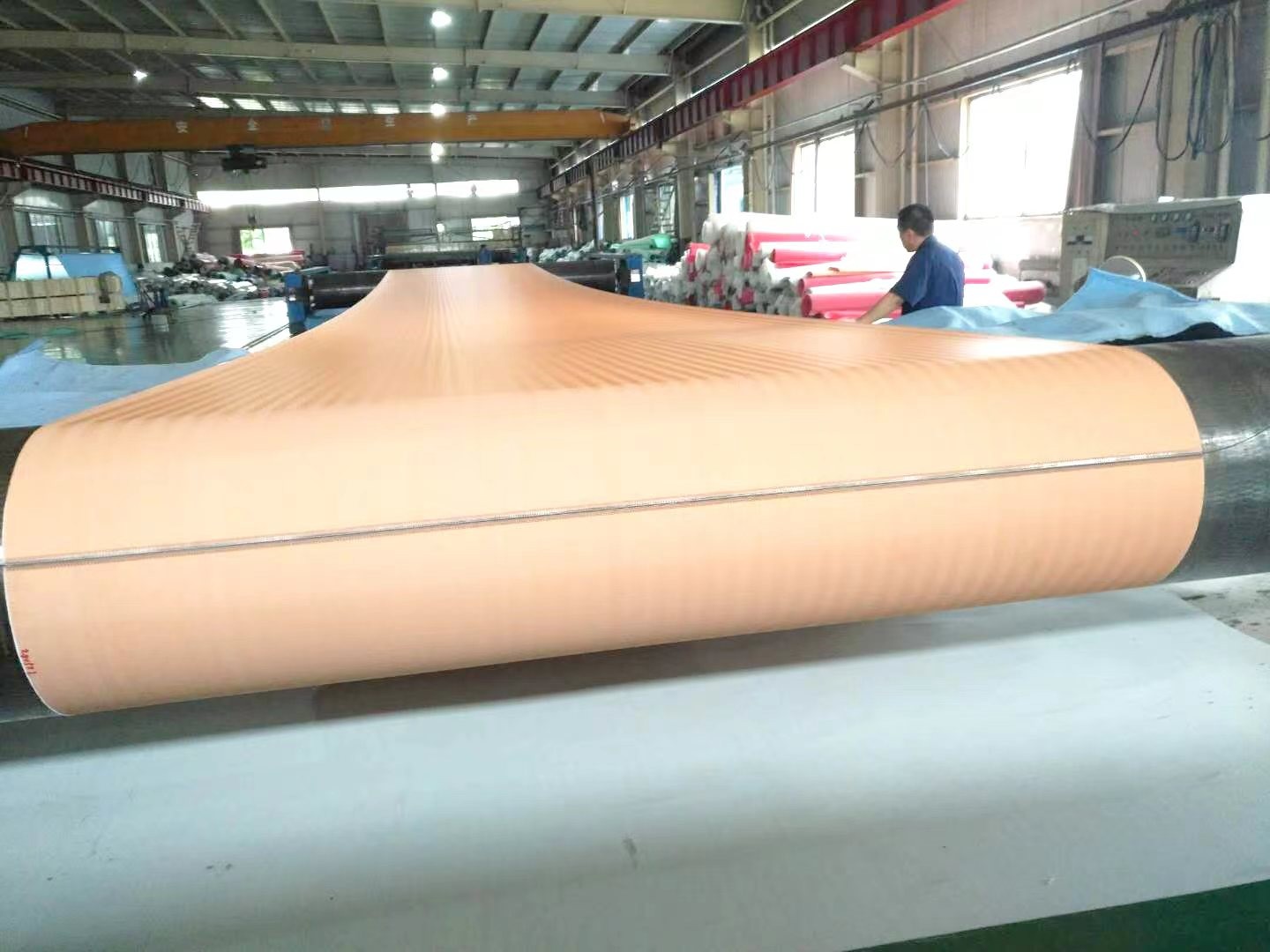 真空帶式過(guò)濾機(jī)在工作時(shí)，濾布的狀態(tài)會(huì)如何變化？