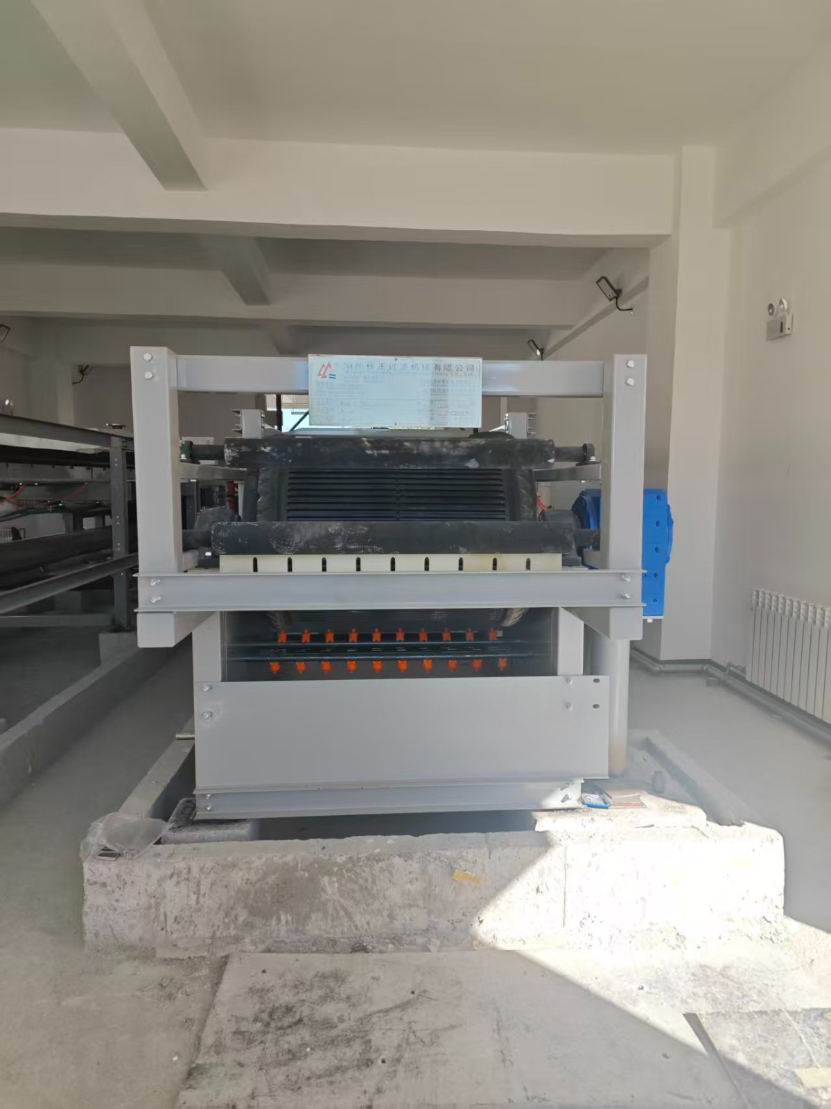 DG型固定盤帶式真空過濾機(jī)的運(yùn)行原理是？